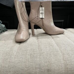 Express Womens Ankle Boots Booties Taupe Crocodile Embossed Square Toe Zip Up 10